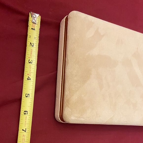 Elegant Cream Jewelry Box - Picture 8 of 9